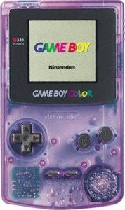 Game Boy Color in der Farbe Lila